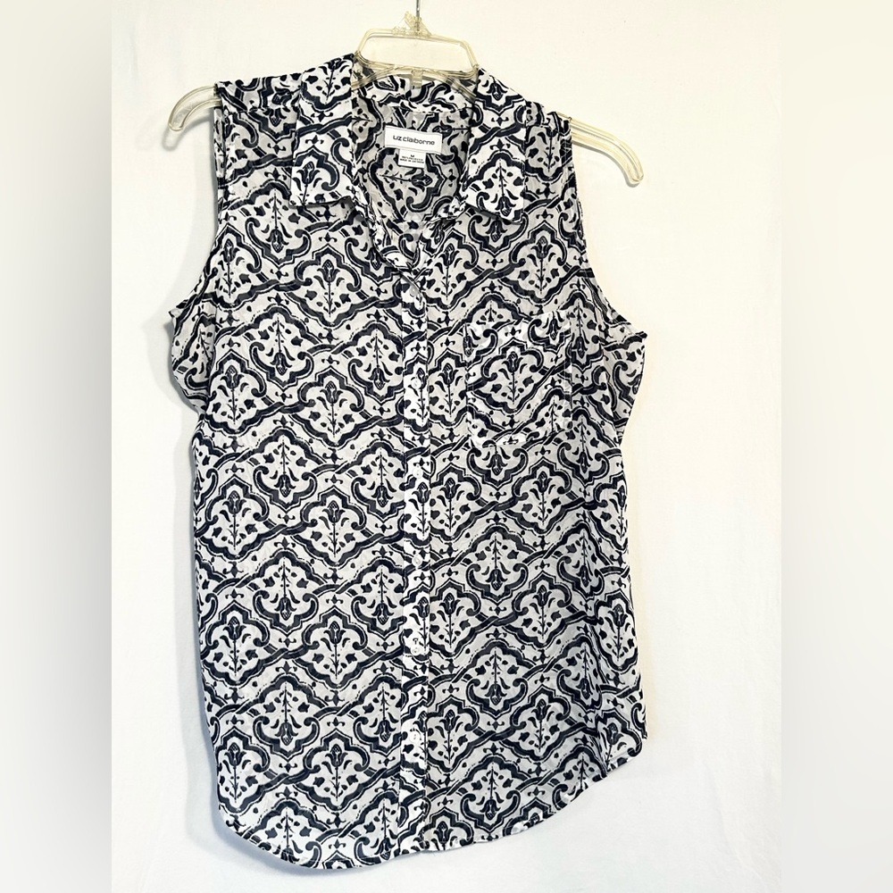 NWOT MEDIUM CLAIBORNE DARK BLUE WHT FLORAL 1 PKT SLEEVELESS BUTTON FRONT SHIRT